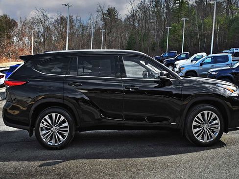 Used 2023 Toyota Highlander Platinum image 6
