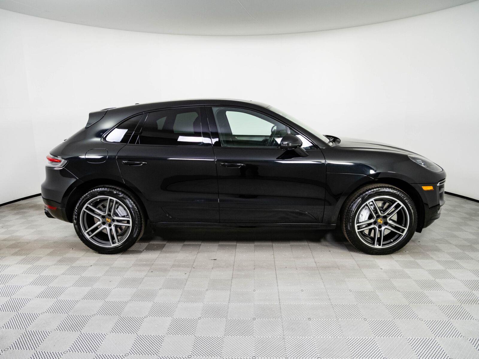 Used 2021 Porsche Macan Turbo AWD/4WD image 27