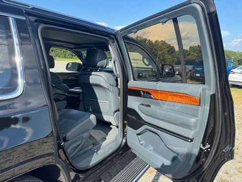 Used 2022 Jeep Grand Wagoneer Series III AWD/4WD image 18