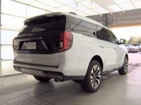 Used 2025 Ford Expedition Platinum w/ Driver's Package AWD/4WD image 19