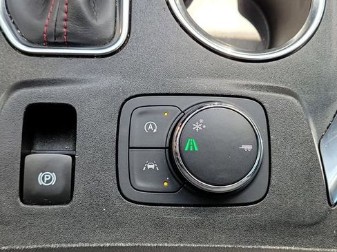 Used 2023 Chevrolet Traverse RS FWD image 36