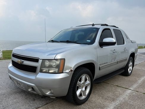 Used 2011 Chevrolet Avalanche LT w/ Regional Value Package AWD/4WD image 1