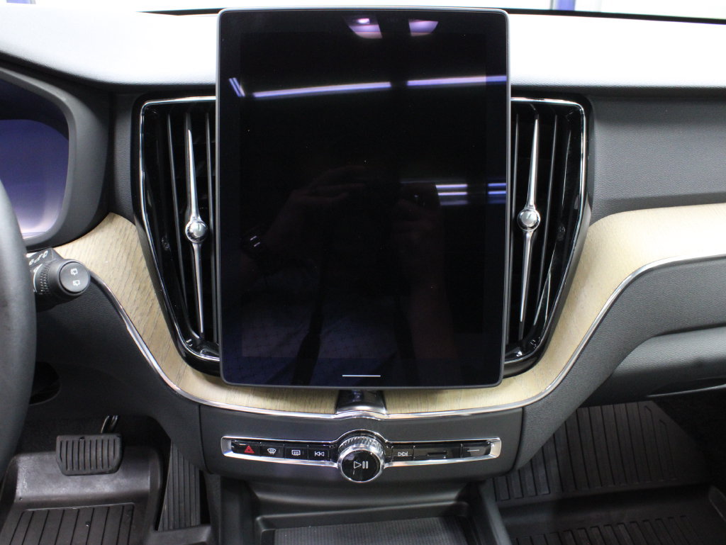 Used 2026 Volvo XC60 B5 Plus w/ Protection Package Premier AWD/4WD image 20