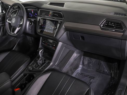 Used 2024 Volkswagen Tiguan SE w/ Panoramic Sunroof Package AWD/4WD image 44