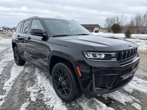 New 2026 Jeep Grand Cherokee Altitude AWD/4WD image 1