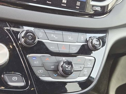 Used 2026 Chrysler Voyager LX image 29