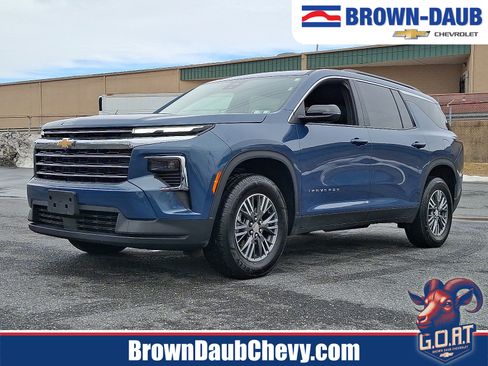 Certified 2025 Chevrolet Traverse LT image 1