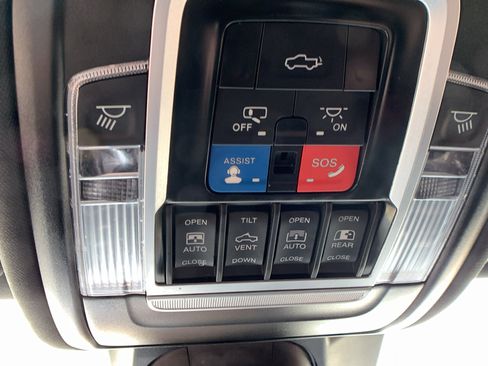 Used 2023 RAM 1500 Laramie AWD/4WD image 19