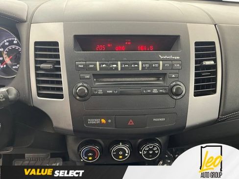 Used 2012 Mitsubishi Outlander SE AWD/4WD image 19