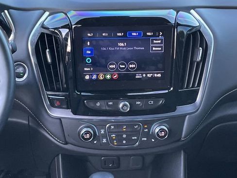 Used 2023 Chevrolet Traverse LT FWD image 16