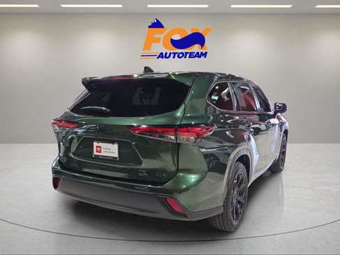 Used 2023 Toyota Highlander L FWD image 4