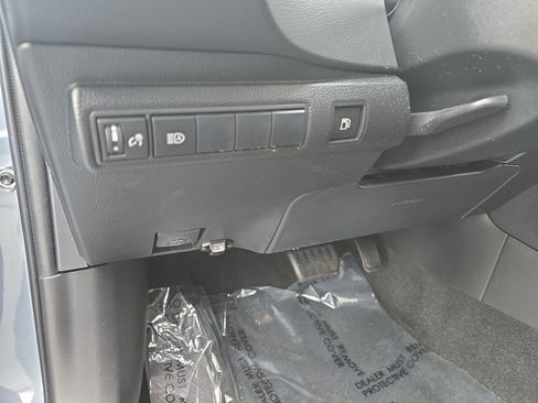 Used 2021 Toyota Corolla LE image 30