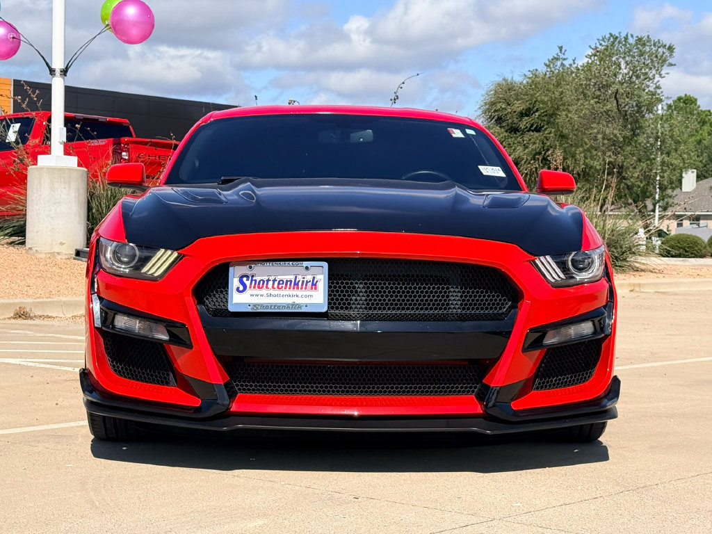 Used 2017 Ford Mustang GT RWD image 3