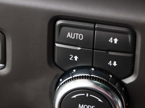 Used 2023 GMC Sierra 1500 AT4 w/ Technology Package AWD/4WD image 25
