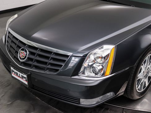 Used 2011 Cadillac DTS Premium FWD image 9