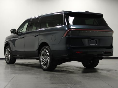 Used 2025 Lincoln Navigator L Reserve AWD/4WD image 6