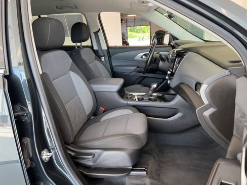 Used 2021 Chevrolet Traverse LT image 39
