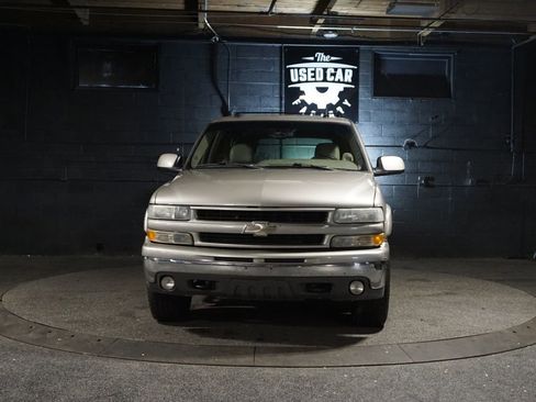 Used 2005 Chevrolet Suburban Z71 w/ Preferred Equipment Group image 9