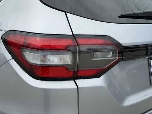 Used 2023 Honda Pilot Touring image 14