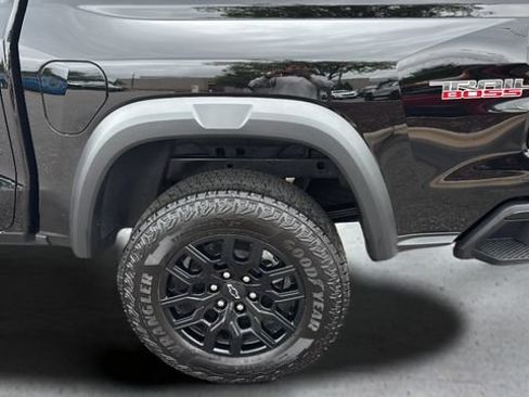 Used 2025 Chevrolet Colorado Trail Boss AWD/4WD image 36