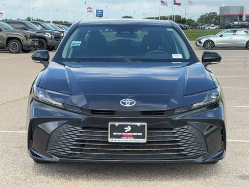 Used 2025 Toyota Camry LE FWD image 3