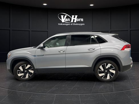 Used 2024 Volkswagen Atlas Cross Sport SE w/ Panoramic Sunroof Package AWD/4WD image 4
