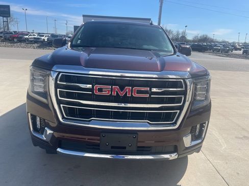 Used 2023 GMC Yukon SLT w/ SLT Luxury Package image 2