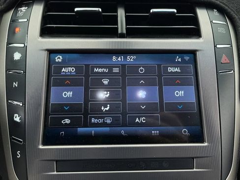 Used 2020 Lincoln MKZ image 17