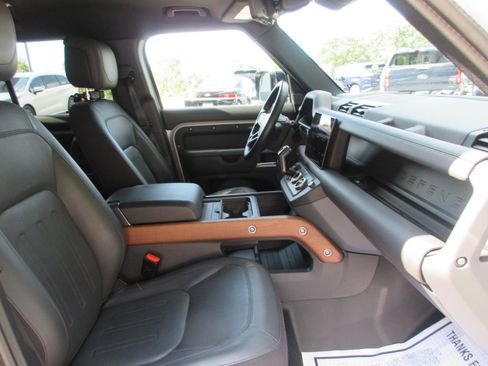 Used 2023 Land Rover Defender 110 X AWD/4WD image 30