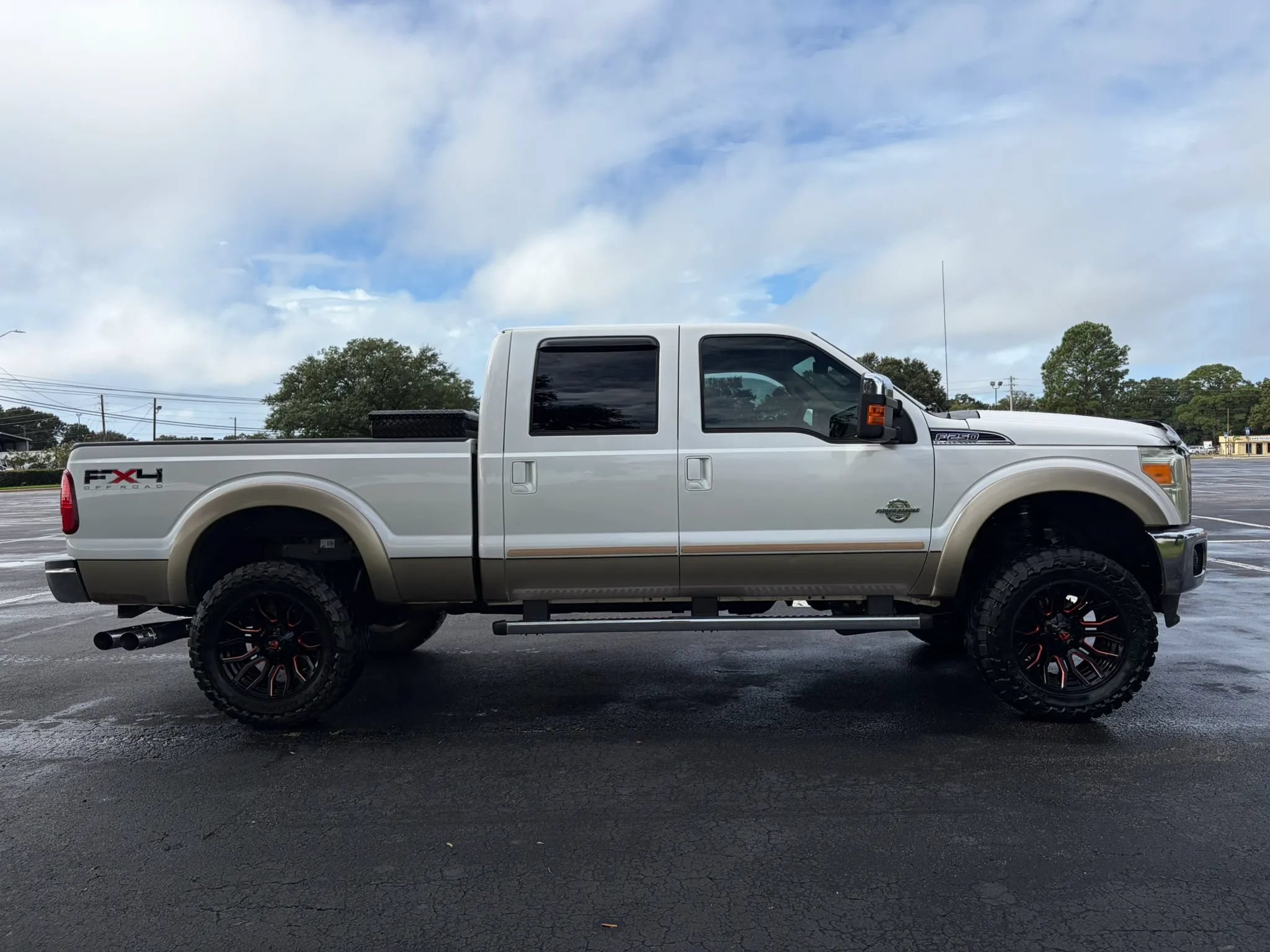 Used 2011 Ford F250 Lariat w/ Lariat Ultimate Pkg AWD/4WD image 8