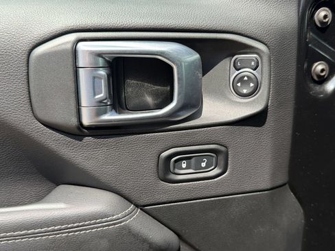 Used 2023 Jeep Wrangler Unlimited Sahara AWD/4WD image 14