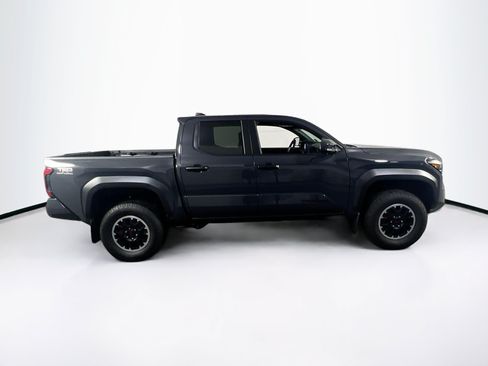 Used 2025 Toyota Tacoma TRD Off-Road AWD/4WD image 4