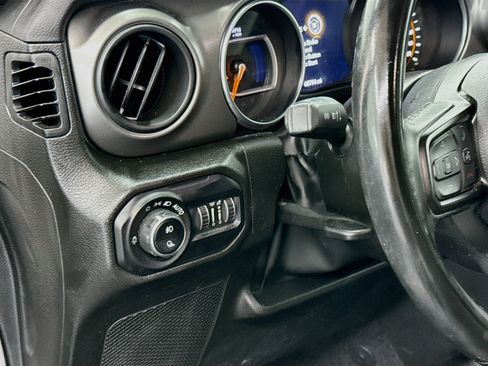 Used 2022 Jeep Gladiator Sport AWD/4WD image 16