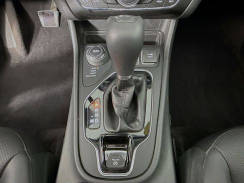 Used 2019 Jeep Cherokee Limited AWD/4WD image 17