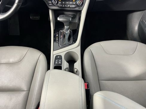Used 2018 Kia Niro EX Premium image 18