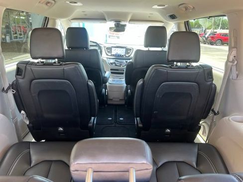 Used 2024 Chrysler Pacifica Touring-L FWD image 13