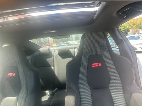Used 2018 Honda Civic Si image 11