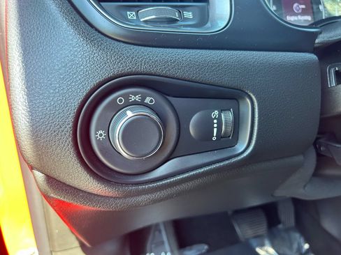 Used 2023 Jeep Renegade Latitude AWD/4WD image 26