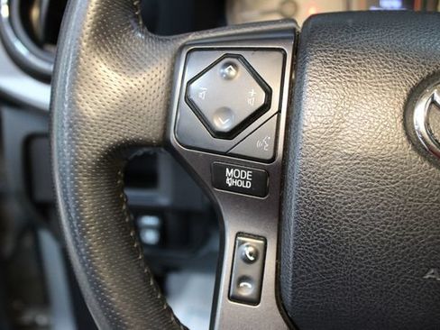 Used 2017 Toyota Tacoma TRD Sport AWD/4WD image 18