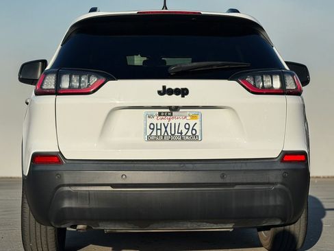 Used 2020 Jeep Cherokee Latitude Plus image 5