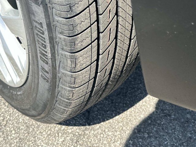Used 2024 Cadillac XT4 Luxury w/ Cold Weather Package FWD image 12
