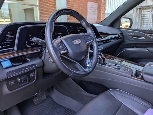 Used 2022 Cadillac Escalade Premium Luxury w/ Performance Package image 19