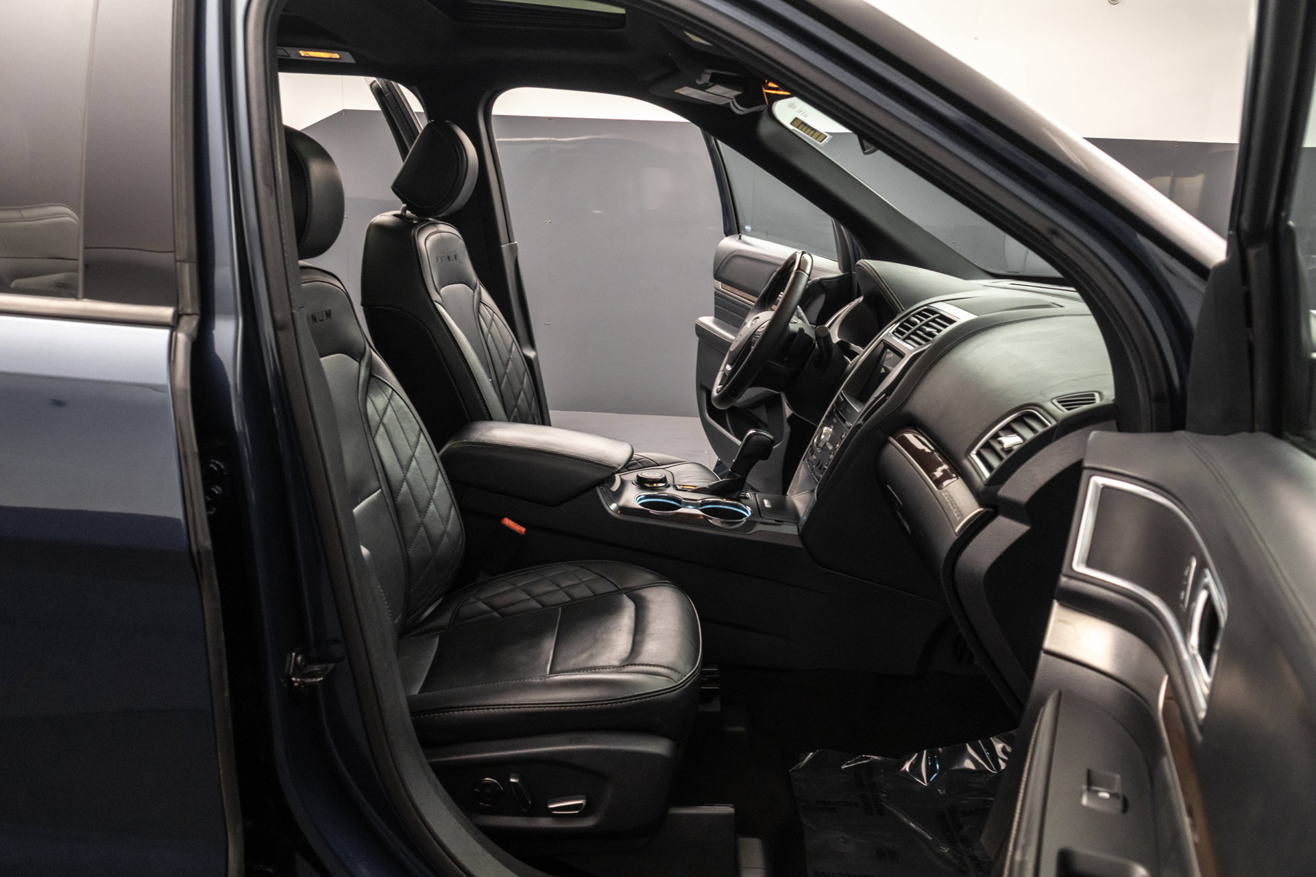 Used 2017 Ford Explorer Platinum AWD/4WD image 40