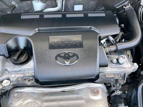 Used 2017 Toyota RAV4 LE FWD image 32