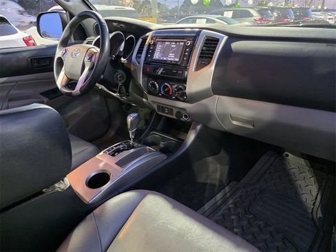 Used 2015 Toyota Tacoma PreRunner w/ SR5 Package image 25