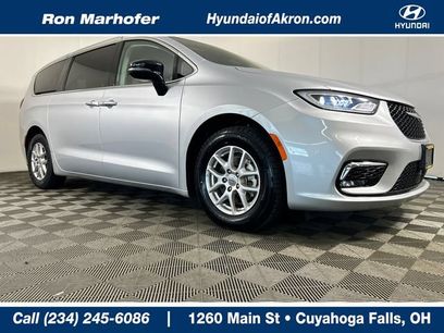 Used 2024 Chrysler Pacifica Touring-L