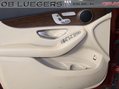 Used 2022 Mercedes-Benz GLC 300 4MATIC image 7