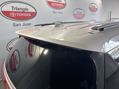 Used 2022 Kia Carnival LX image 14