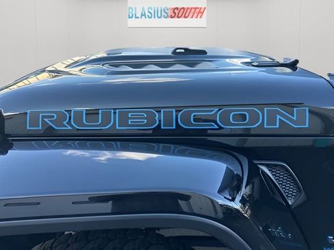 Used 2022 Jeep Wrangler Unlimited Rubicon 4xe w/ Cold Weather Group AWD/4WD image 31