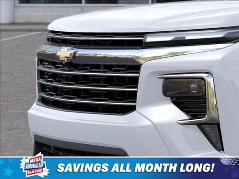 New 2026 Chevrolet Traverse LT w/ Sun and Wheel Package AWD/4WD image 13